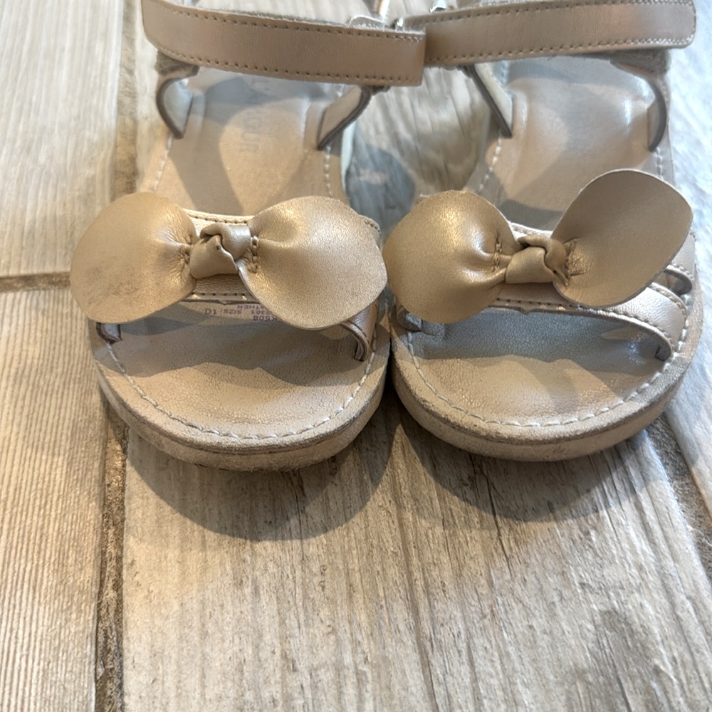 L’amour Jolie Chic Kids Gold Sandals with Bow Accent - Picture 4 of 7
